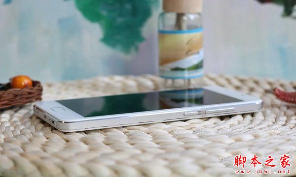 魅蓝U10和魅蓝E哪个好看？魅蓝U10和魅蓝E哪个值得买？