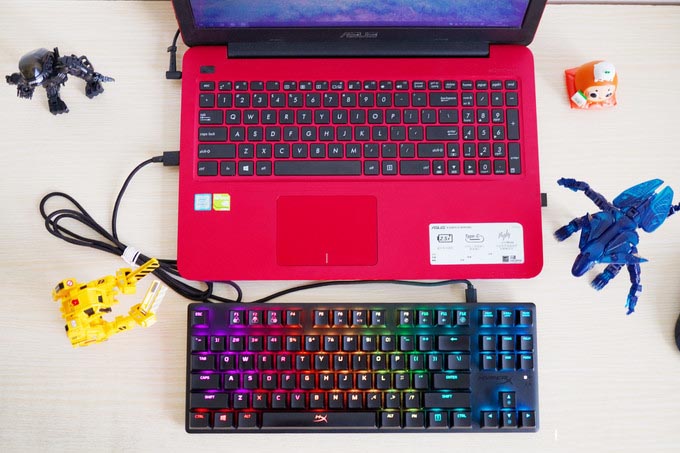 轻质反馈快，光效&ldquo;诚&rdquo;会玩&mdash;&mdash;HyperX阿洛伊起源竞技版红轴键盘
