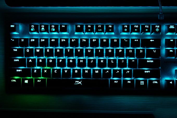 轻质反馈快，光效&ldquo;诚&rdquo;会玩&mdash;&mdash;HyperX阿洛伊起源竞技版红轴键盘