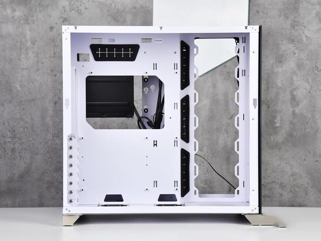激光电镀特效加成 影驰名人堂包豪斯机箱评测