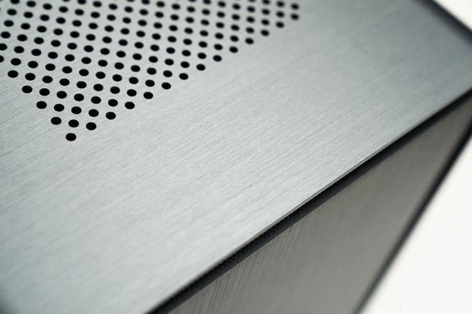 乔思伯V8 ITX机箱图赏:独特的抽拉式结构,冷峻又简洁的外观
