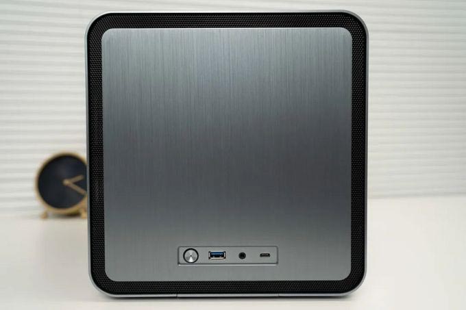 乔思伯V8 ITX机箱图赏:独特的抽拉式结构,冷峻又简洁的外观