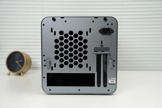 乔思伯V8 ITX机箱图赏:独特的抽拉式结构,冷峻又简洁的外观