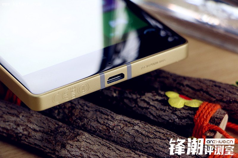 诺基亚Lumia 930金色版开箱高清图赏