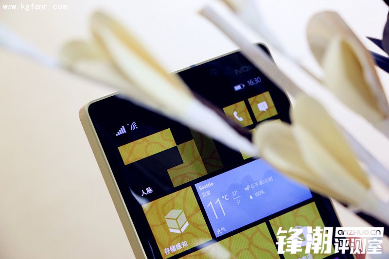 诺基亚Lumia 930金色版开箱高清图赏