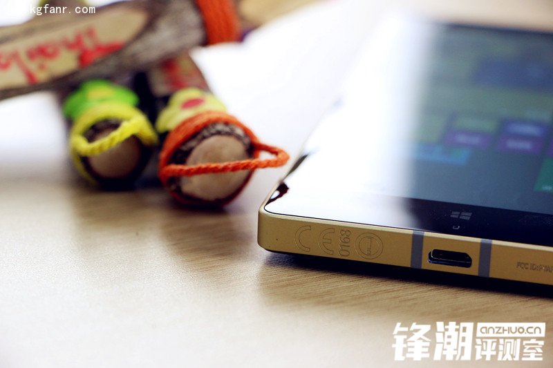 诺基亚Lumia 930金色版开箱高清图赏