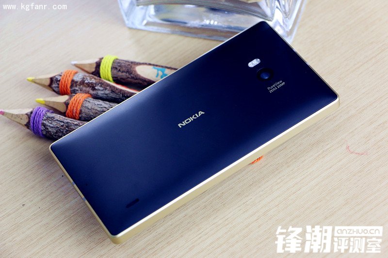 诺基亚Lumia 930金色版开箱高清图赏