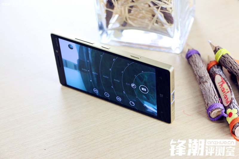 诺基亚Lumia 930金色版开箱高清图赏