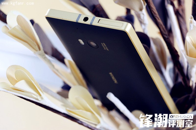 诺基亚Lumia 930金色版开箱高清图赏