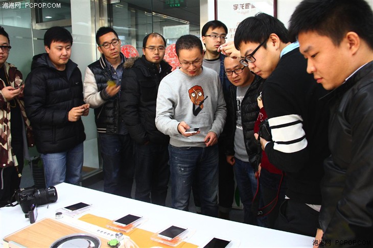 ivvi时尚手机K1 mini发布 O2O计划亮相 