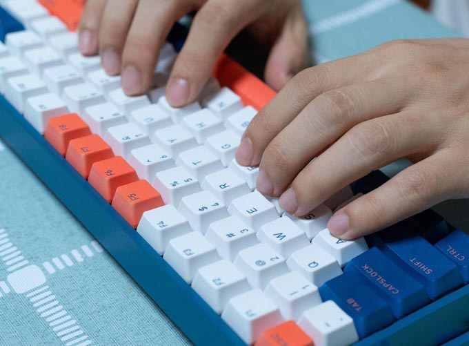 精简布局，缤纷色彩&mdash;IQUNIX F96系列机械键盘体验