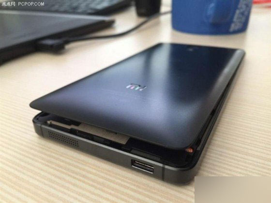 突发！用户曝小米手机4充电时电池鼓包 