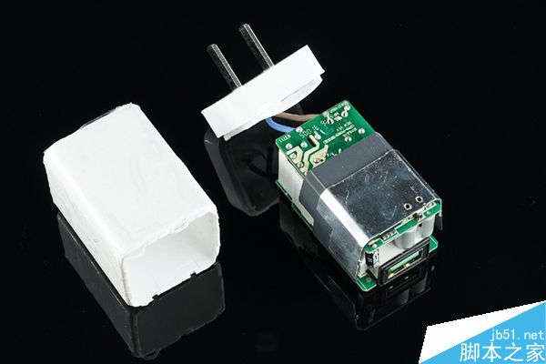 OPPO闪充惊险山寨版 怎么分辨正品OPPO充电器?