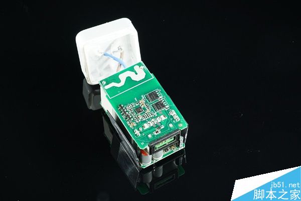 OPPO闪充惊险山寨版 怎么分辨正品OPPO充电器?