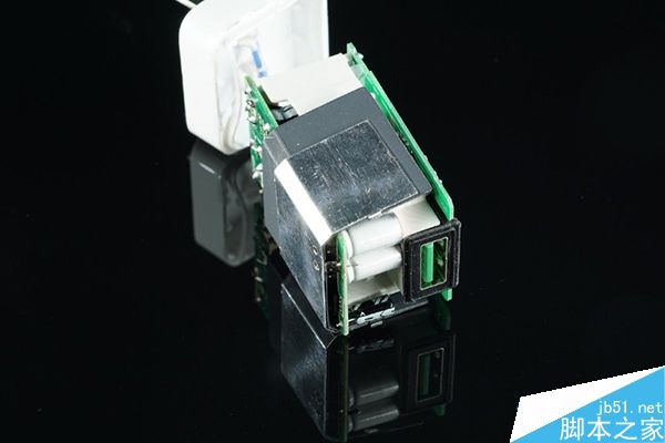 OPPO闪充惊险山寨版 怎么分辨正品OPPO充电器?