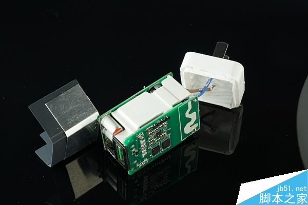 OPPO闪充惊险山寨版 怎么分辨正品OPPO充电器?
