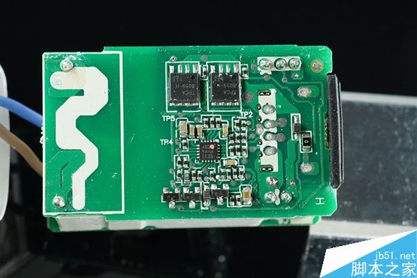 OPPO闪充惊险山寨版 怎么分辨正品OPPO充电器?