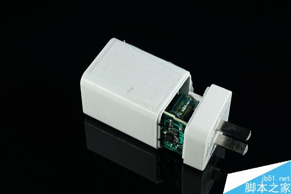 OPPO闪充惊险山寨版 怎么分辨正品OPPO充电器?