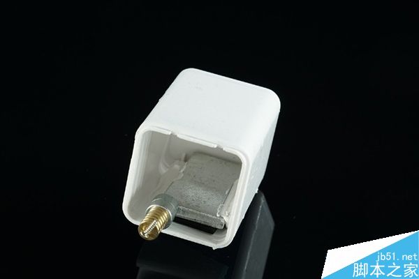 OPPO闪充惊险山寨版 怎么分辨正品OPPO充电器?