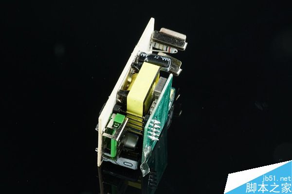 OPPO闪充惊险山寨版 怎么分辨正品OPPO充电器?