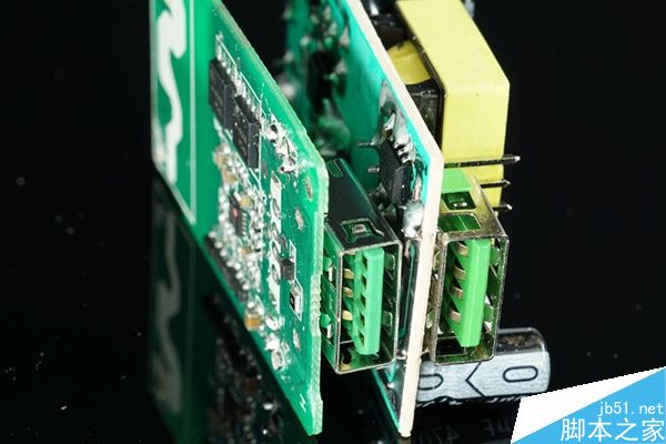 OPPO闪充惊险山寨版 怎么分辨正品OPPO充电器?