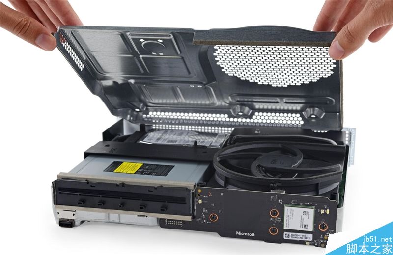 Xbox One S彻底拆解:硬盘设计无语