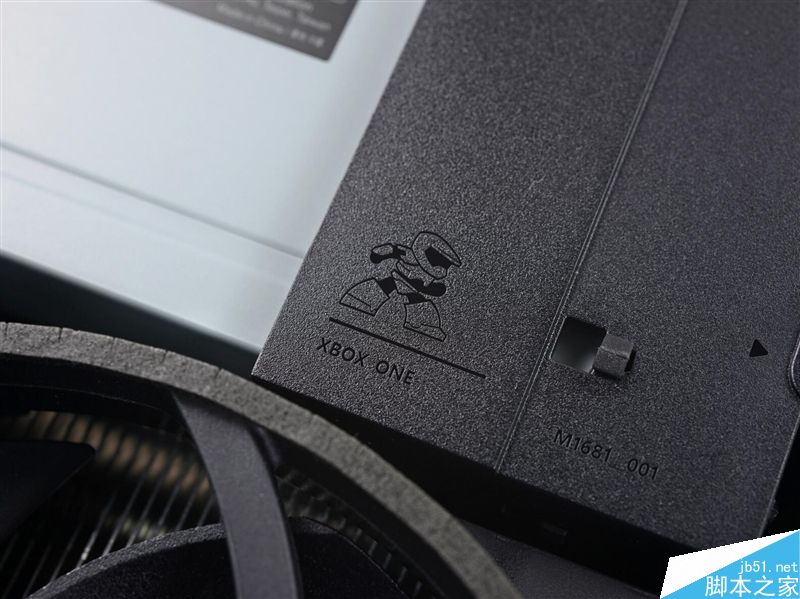 Xbox One S彻底拆解:硬盘设计无语