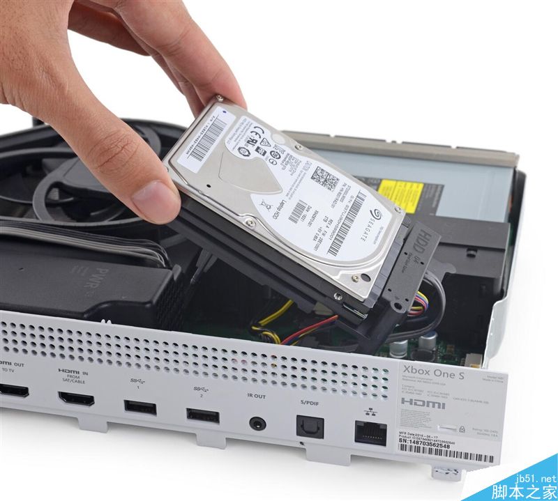 Xbox One S彻底拆解:硬盘设计无语