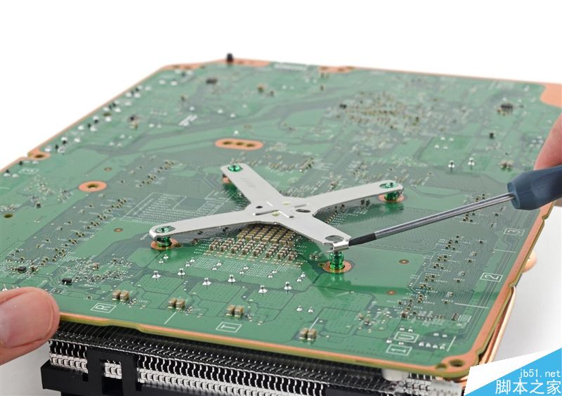 Xbox One S彻底拆解:硬盘设计无语