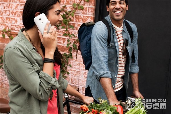摩托发布安卓5.0新机：售价PK米/魅族