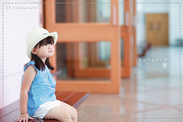 小女孩×85mm镜头= 快乐构图 脚本之家