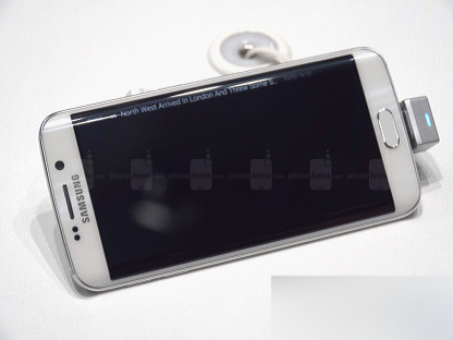 来看看Galaxy S6 Edge的曲面屏能做什么