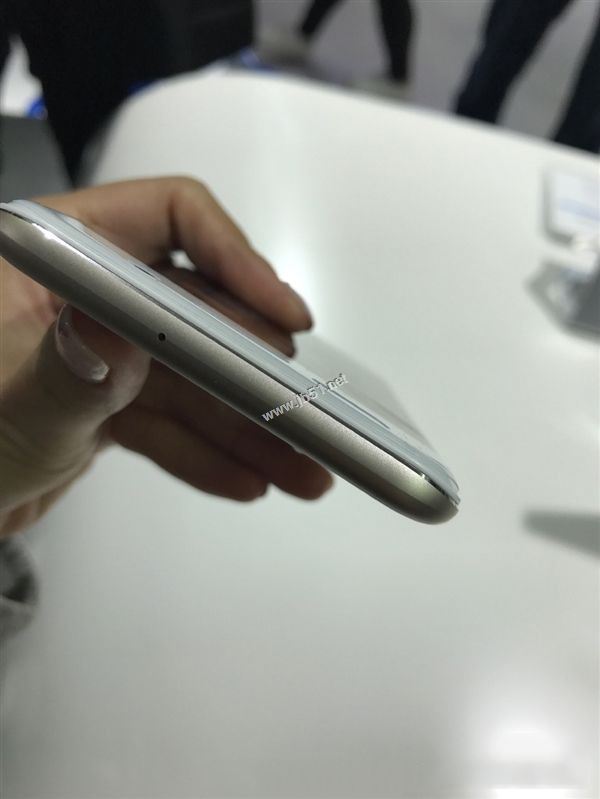 vivo xplay6和x7 plus买哪个好？vivo xplay6与vivox7 plus的区别对比详细评测