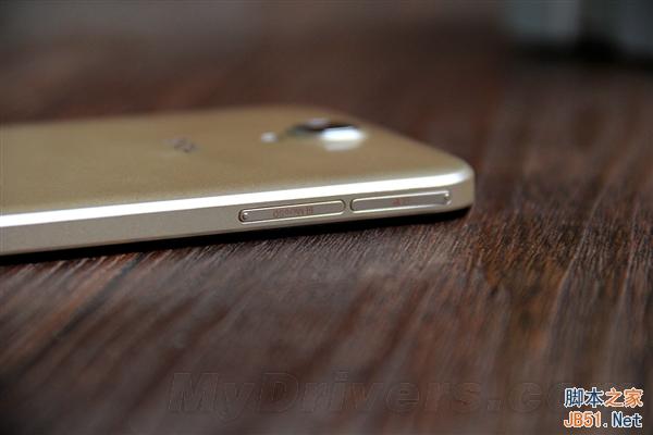 香槟金/双卡电信4G TCL么么哒手机图赏