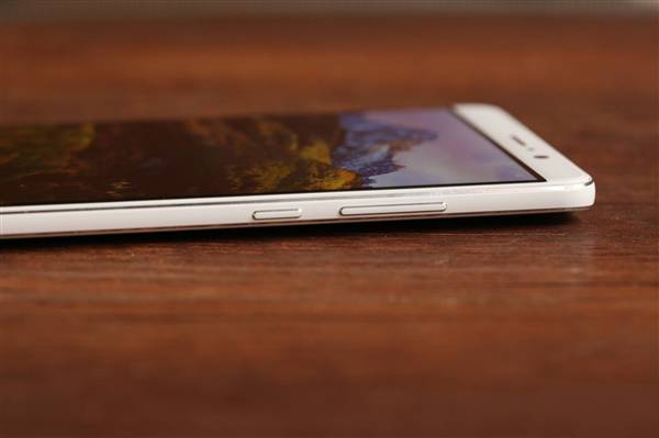 华为Mate9陶瓷白版好看吗？华为Mate9陶瓷白真机开箱图片