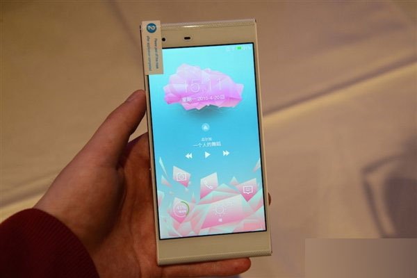 小米魅族看呆！999元原点手机发布