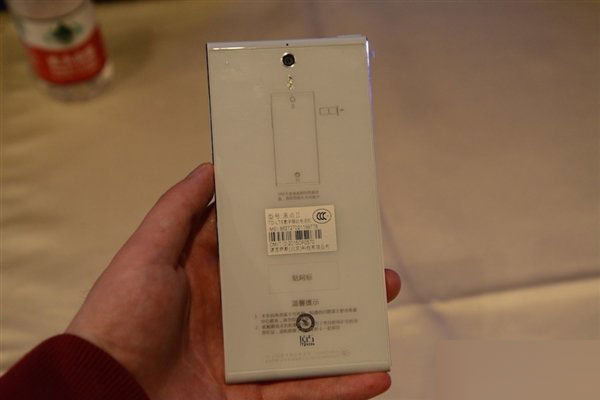 小米魅族看呆！999元原点手机发布