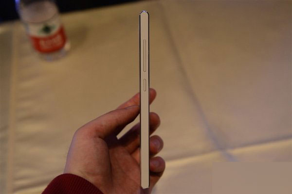 小米魅族看呆！999元原点手机发布