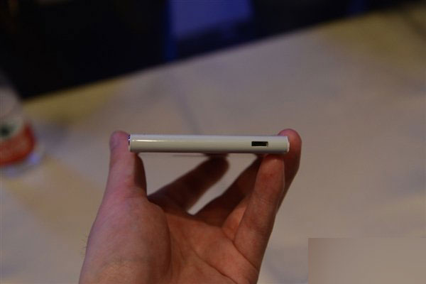 小米魅族看呆！999元原点手机发布