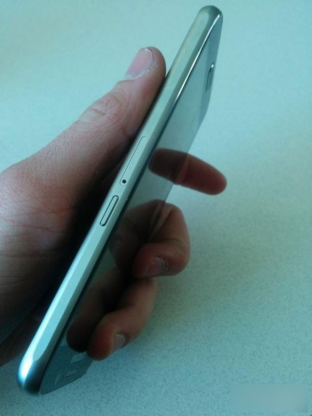 有人买到Galaxy S6山寨机外观做工很逼真