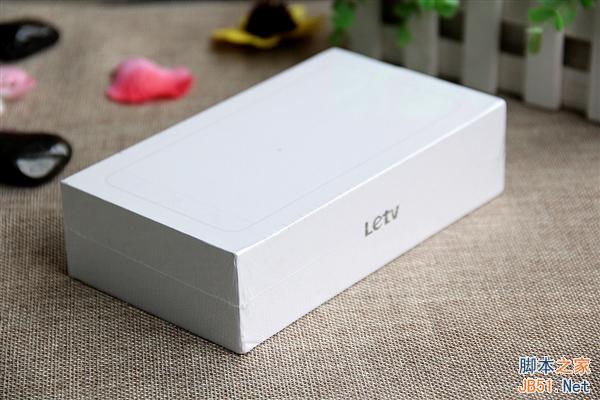 iPhone都哭了 5.5寸乐视手机1开箱图赏