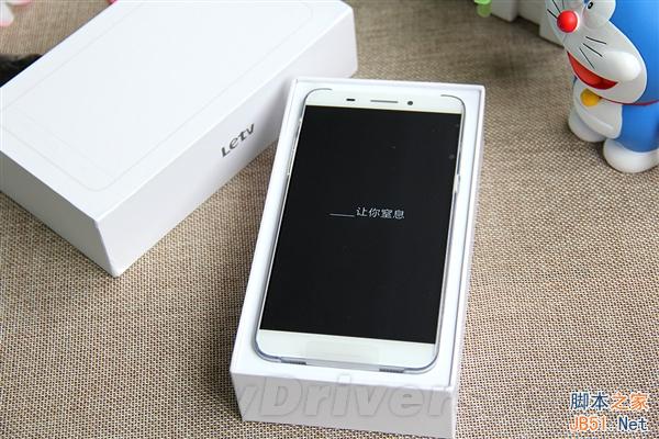 iPhone都哭了 5.5寸乐视手机1开箱图赏