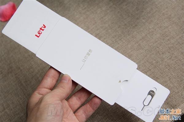 iPhone都哭了 5.5寸乐视手机1开箱图赏