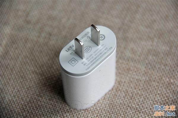 iPhone都哭了 5.5寸乐视手机1开箱图赏