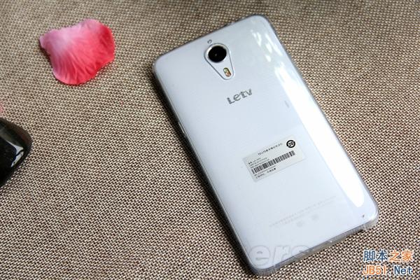 iPhone都哭了 5.5寸乐视手机1开箱图赏