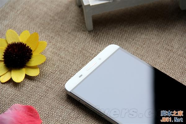 iPhone都哭了 5.5寸乐视手机1开箱图赏