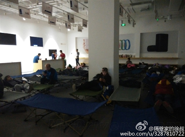 小米Note顶配今日线下开卖!米粉彻夜排队