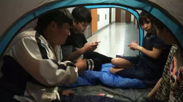 小米Note顶配今日线下开卖!米粉彻夜排队