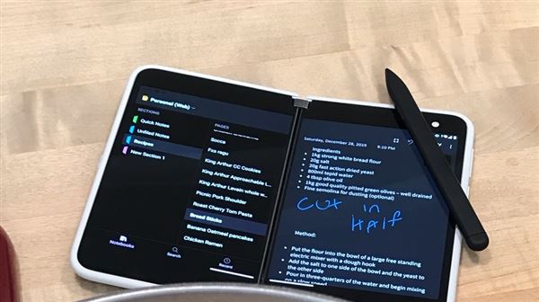 支持手写笔、无后置摄像头:微软 Surface Duo 双屏手机真机展示