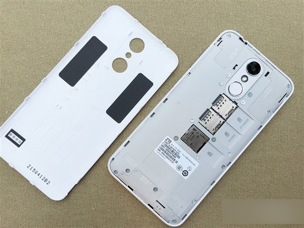 背部亮了:中兴小鲜2手机图赏